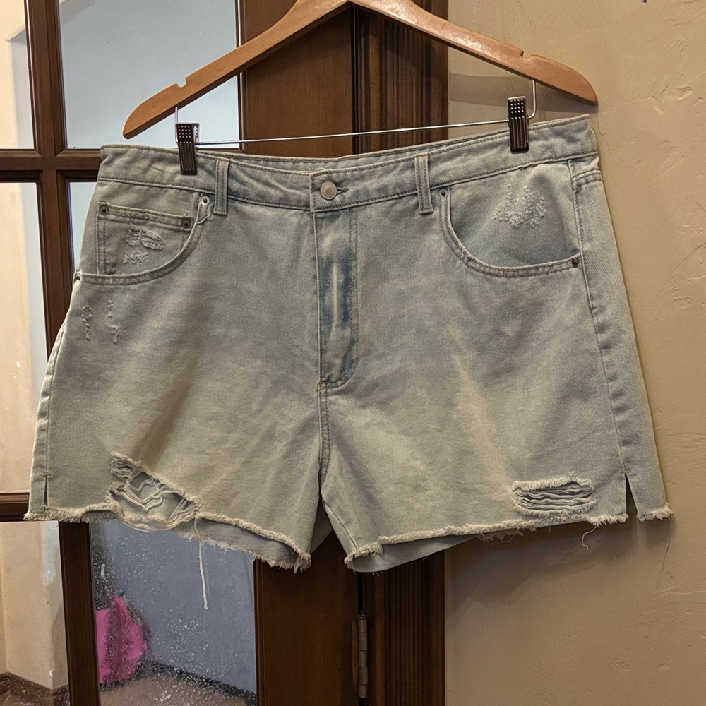 No Boundaries high Rise Jean shorts! Size 19